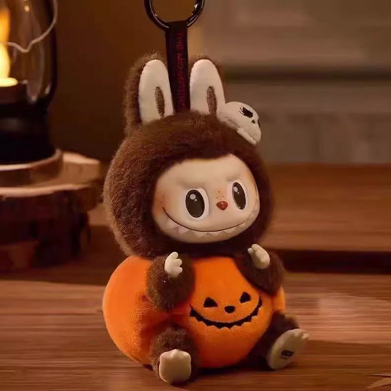 ハッピーハロウィンパーティーシリーズ - 座っているカボチャのビニールぬいぐるみペンダント