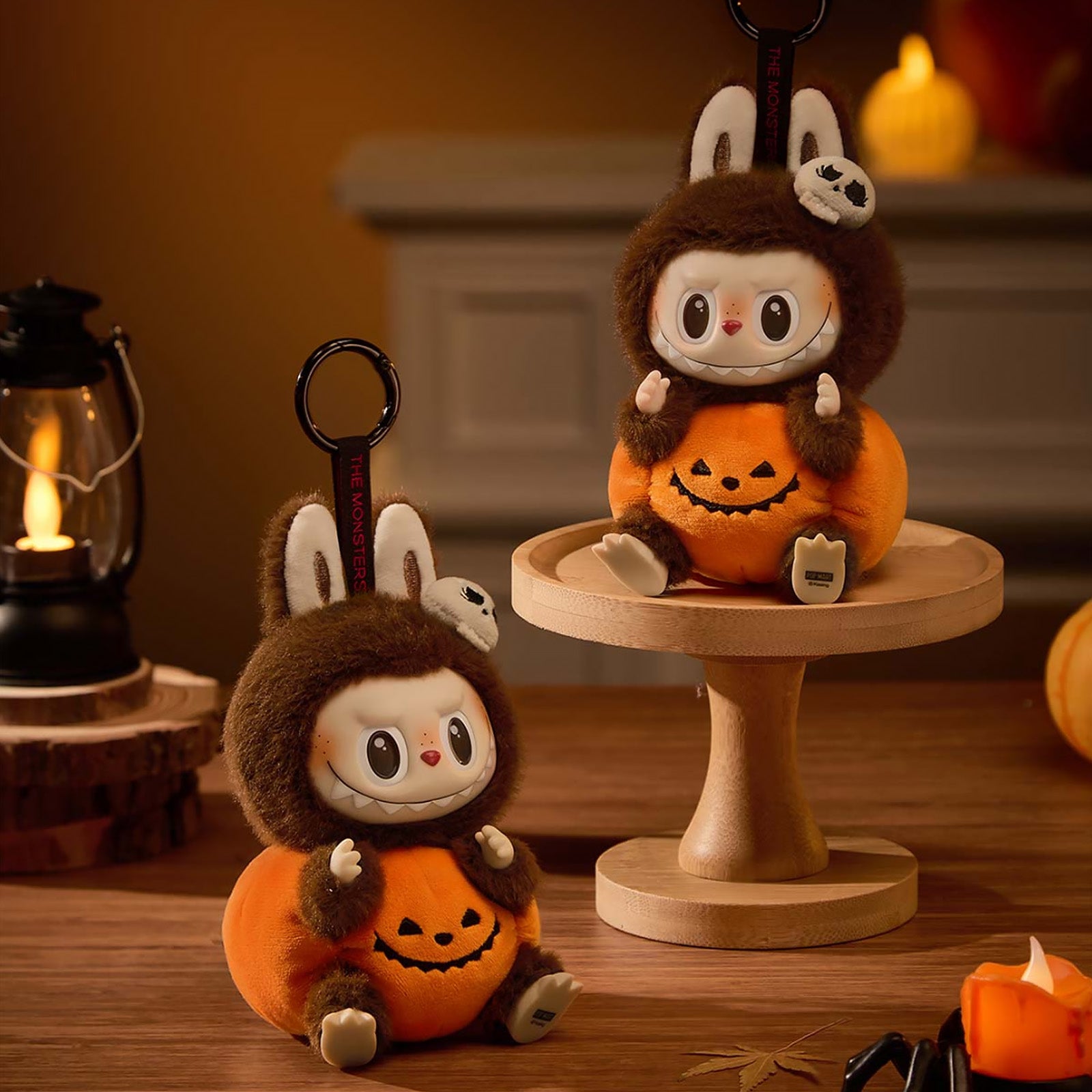 ハッピーハロウィンパーティーシリーズ - 座っているカボチャのビニールぬいぐるみペンダント